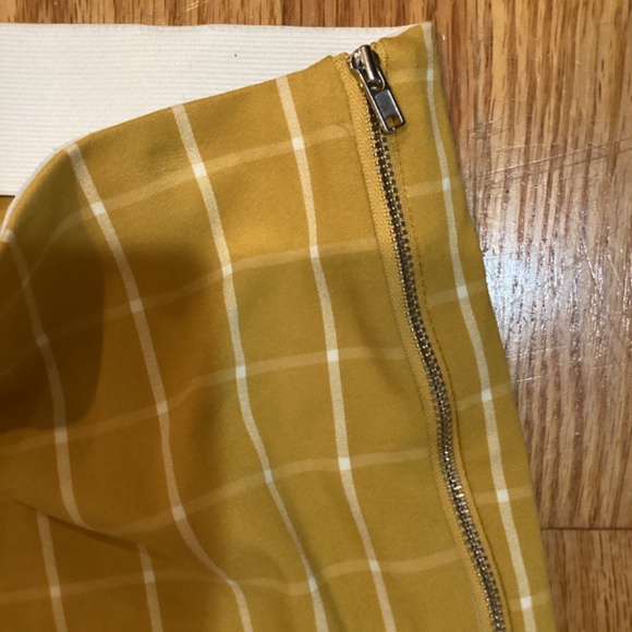 Stretchy Yellow Checkered Trousers - Picture 3 of 4
